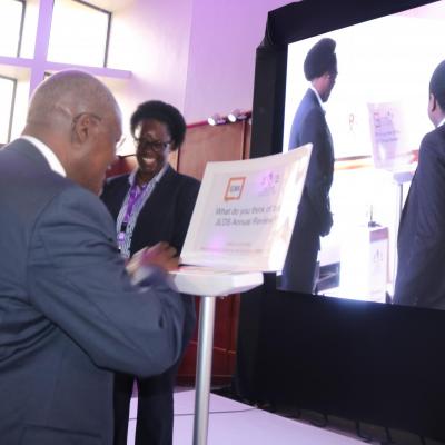 Chief Justice using SEMA device at JLOS Review